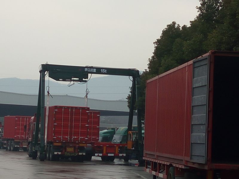 吊鉤集裝箱起重機(jī) 吊鉤集裝箱起重機(jī)